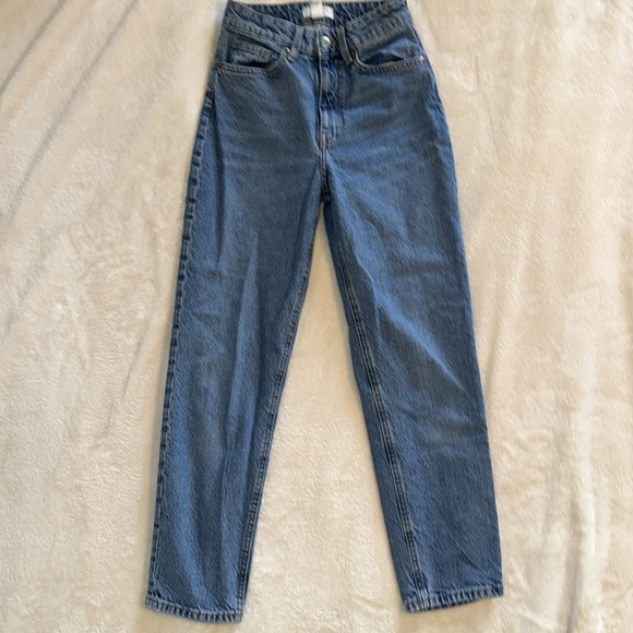 H&M High Rise Mom Jean - Picture 2 of 8